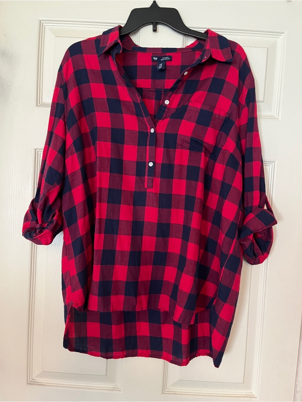 Gap new women XL boyfriend 3/4 to long sleeve 5 button navy plaid and red shirt